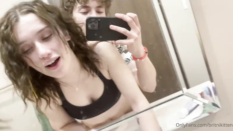 Blue-eyed Porn Britni Kitten Bathroom Sex