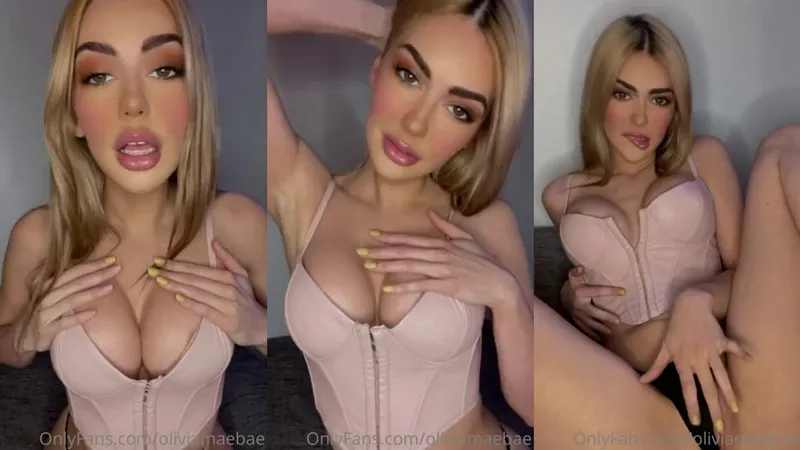 Sexy Olivia Mae Rubbing Her Pussy