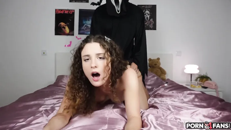 Needy Girl Love_Lilah Gets Halloween Creampie From Ghostface