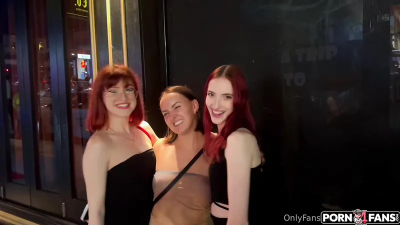 Lucky Dude Gets Sucked Off By 3 Chicks At Night Club