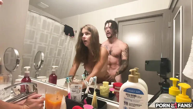 Lavynder Rain Gets Banged In The Bathroom