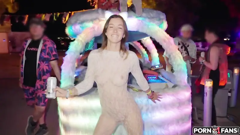 FlashingEmma And Lila LaBelle Carnival FFM Threesome