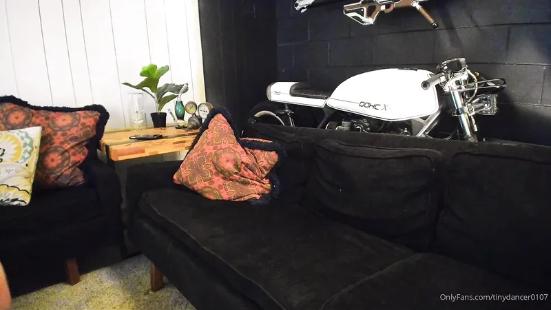 TinyDancer0107 Takes A Big Load On Her Pretty Face After Fuck Session