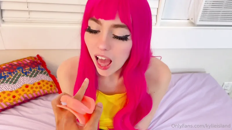 Kylie Island Wants To Practice Sucking Step Bro's Dick