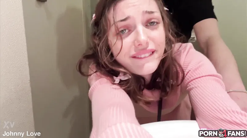 Adorable Girl Shrooms_Q Risky Sex In Public Bathroom