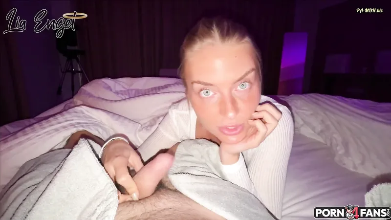 Late Night Sex With Horny Girlfriend LiaEngel