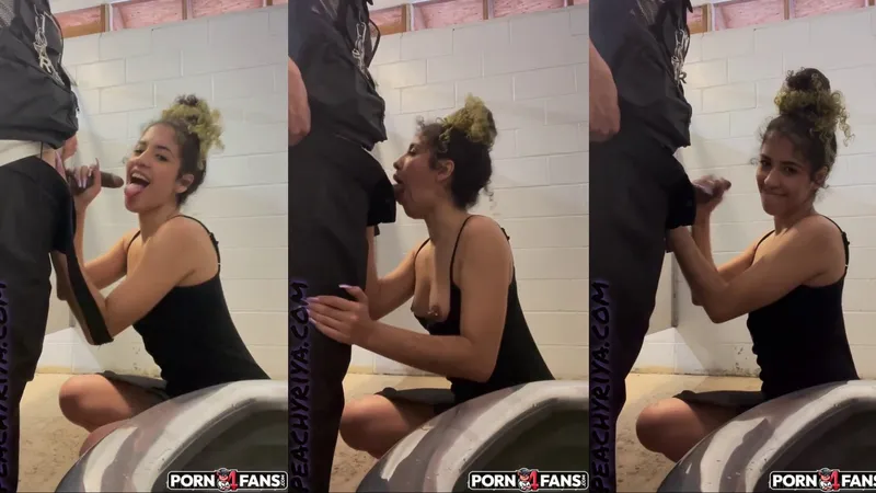 PeachyRiya Risky Blowjob In Public Toilets